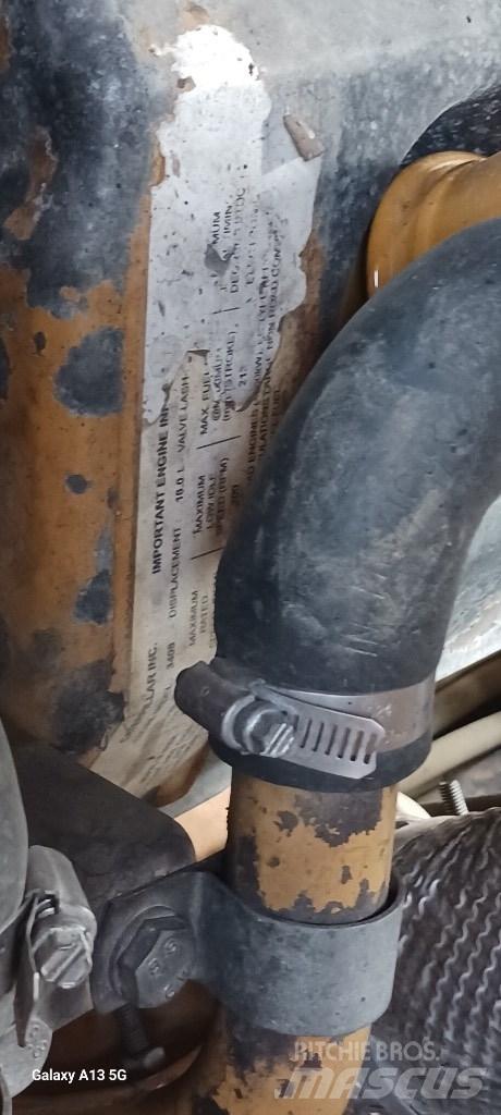 CAT 631 G Skrēperi