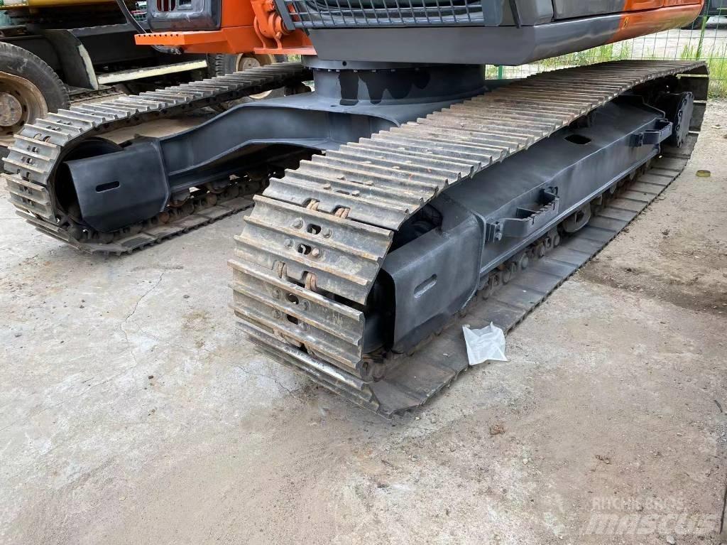 Hitachi ZX 120 Kāpurķēžu ekskavatori