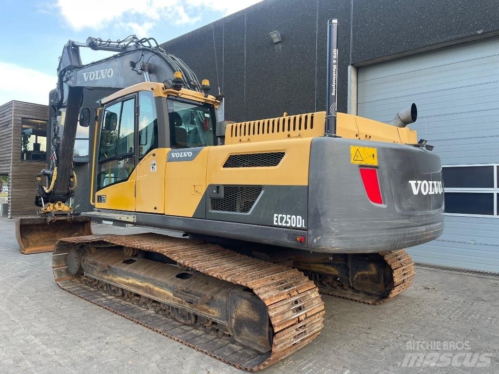 Volvo EC250DL Kāpurķēžu ekskavatori