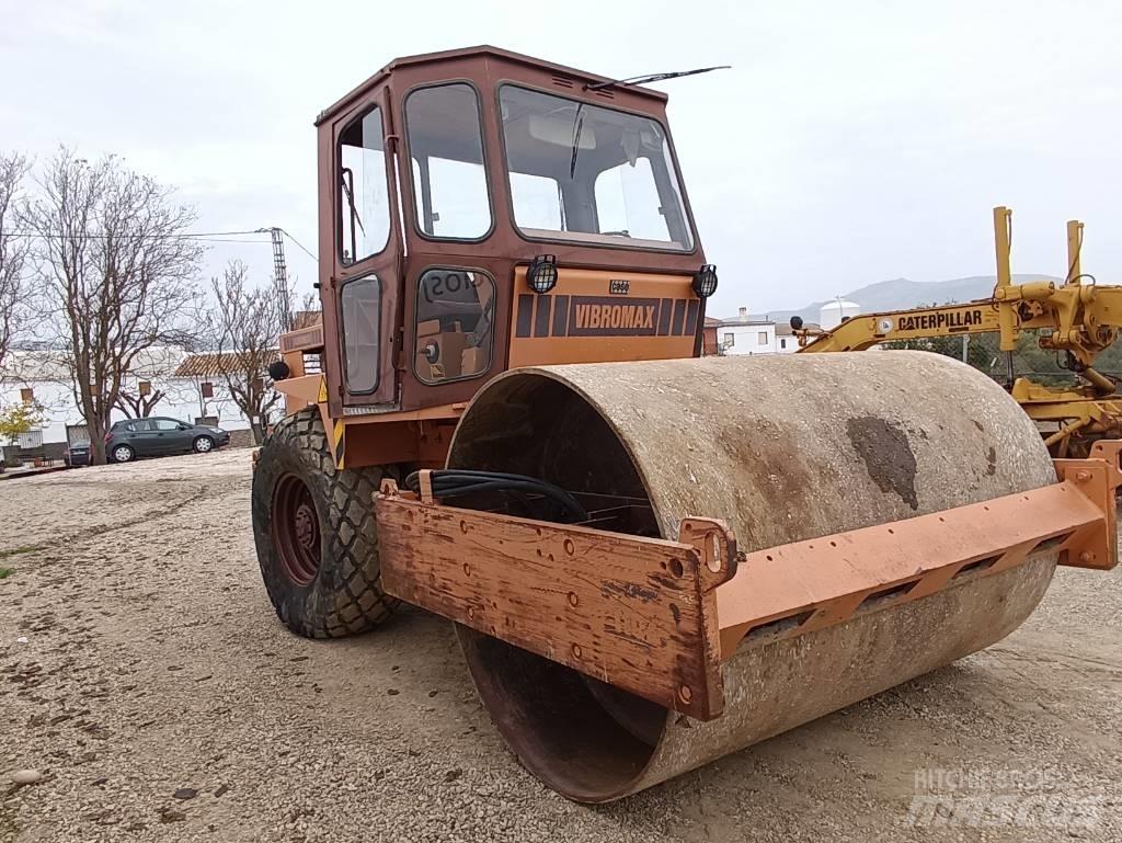 CASE W 1102 Augsnes blīvētāji