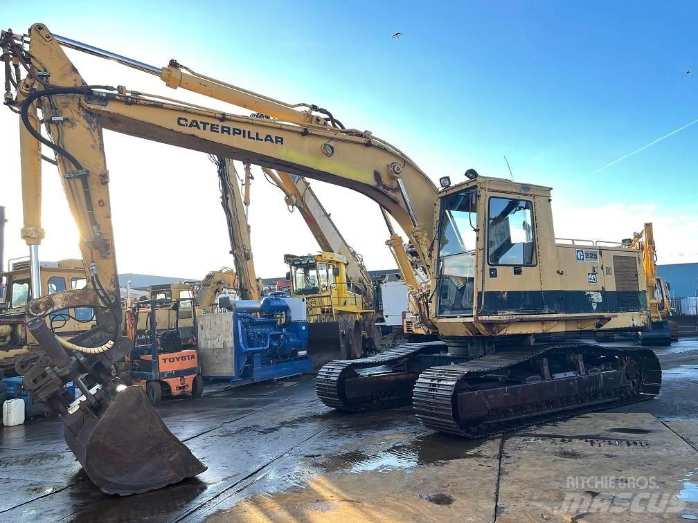 CAT 225 Kāpurķēžu ekskavatori
