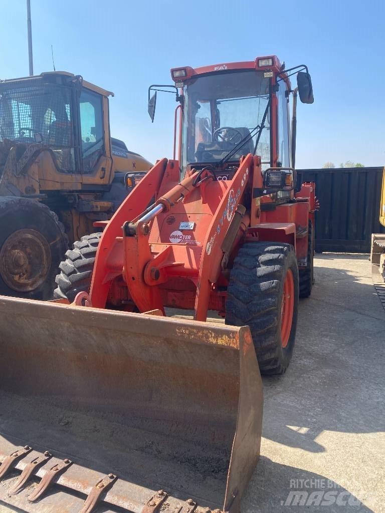 Fai KOMATSU 698 Ekskavatori-iekrāvēji