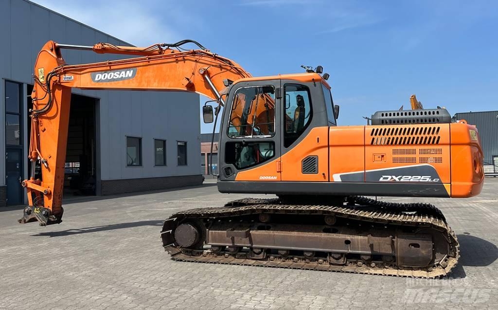 Doosan DX 225 LC-3 Kāpurķēžu ekskavatori