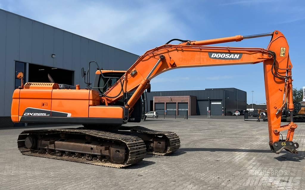 Doosan DX 225 LC-3 Kāpurķēžu ekskavatori