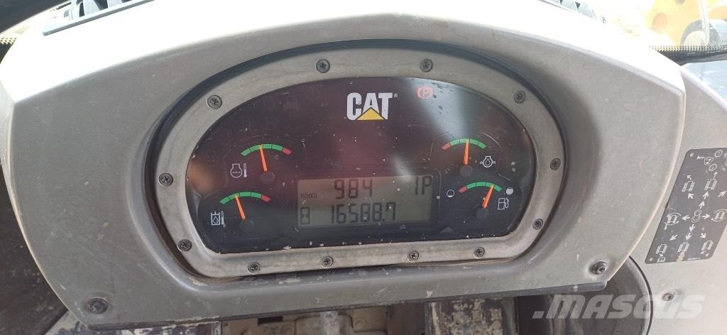 CAT 963 D Kāpurķēžu iekrāvēji