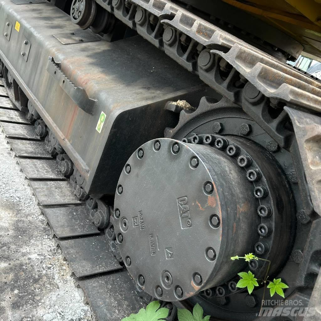 CAT 330D2 Kāpurķēžu ekskavatori