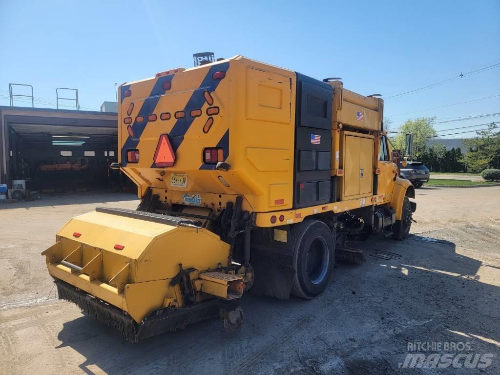 International 4700 Ielu tīrāmās mašīnas