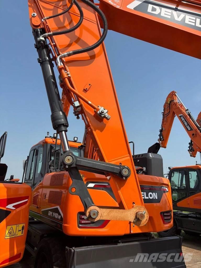 Develon DX255LC-7 Kāpurķēžu ekskavatori