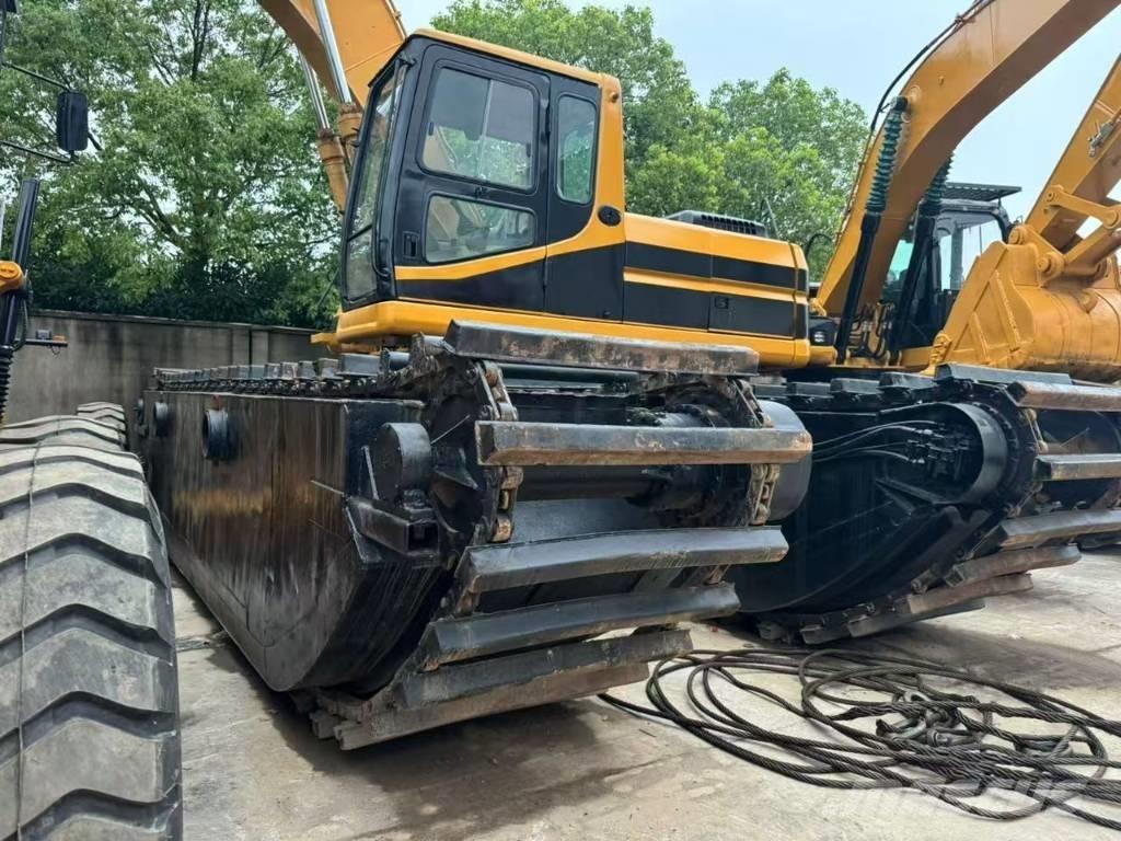 CAT 320 B Amfībijas tipa ekskavatori