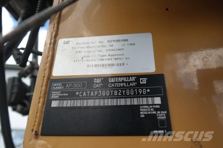 CAT AP 300 Asfalta klājēji