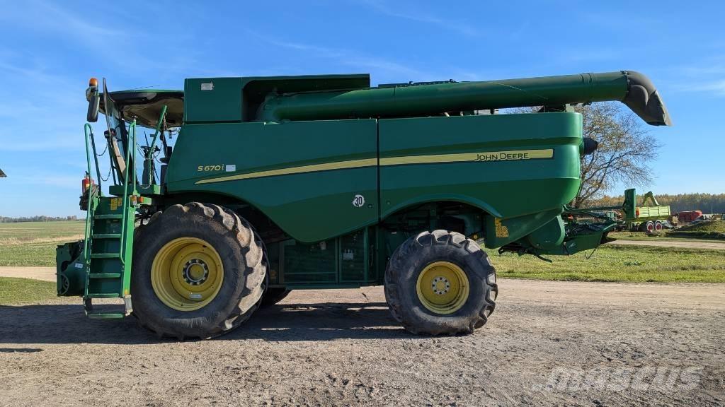 John Deere S 670 i Ražas novākšanas kombaini