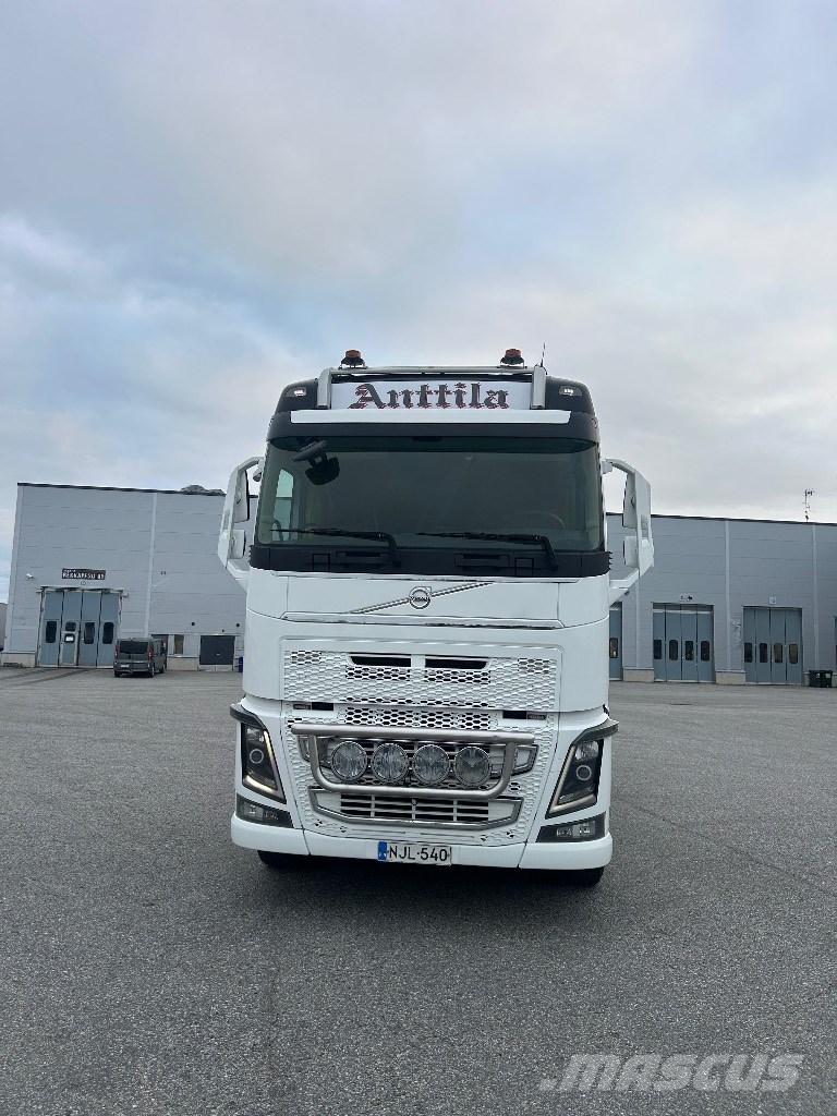 Volvo FH16 650 Euro6 Treileri ar āķi