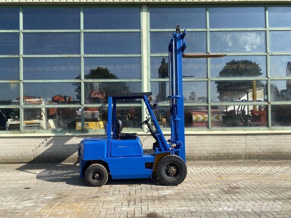 Komatsu FD 28-10 Tehnika ar dīzeļa dzinēju