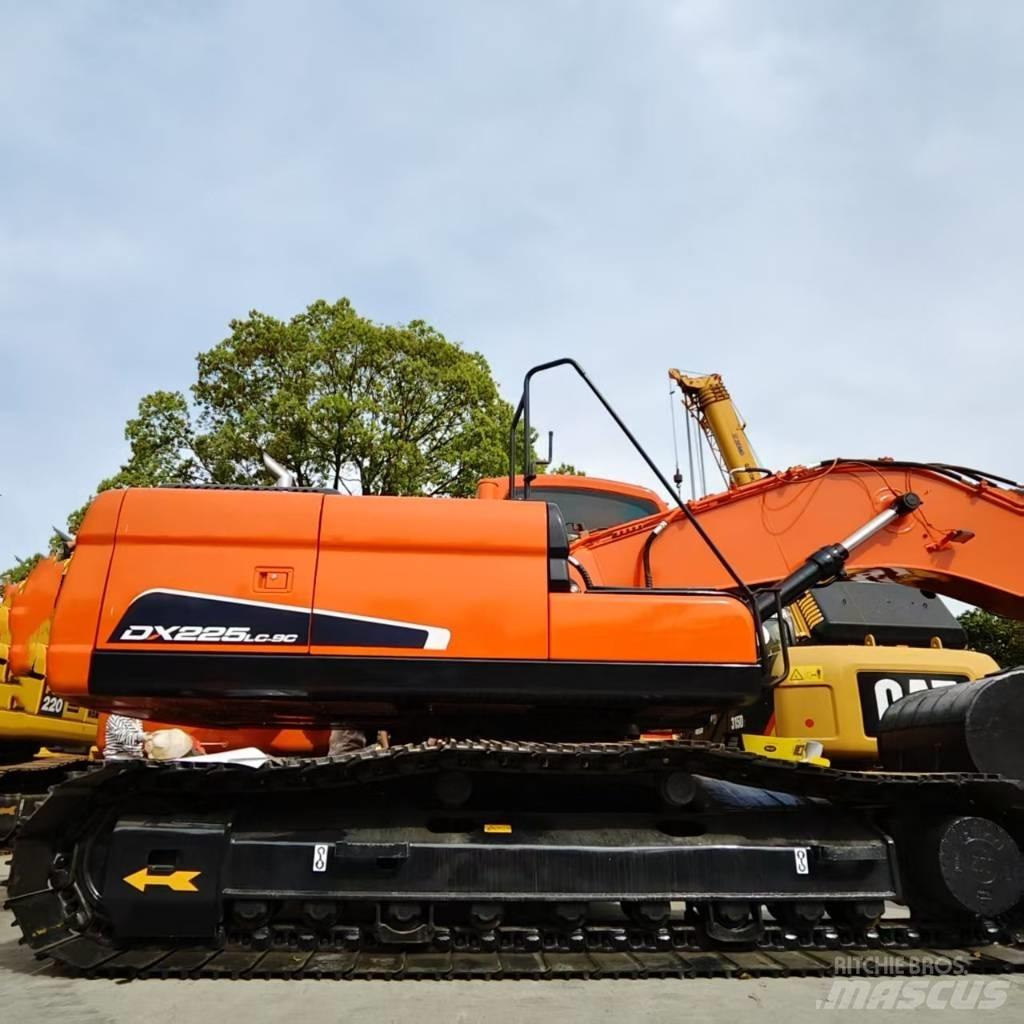 Doosan DX 225 LC Kāpurķēžu ekskavatori