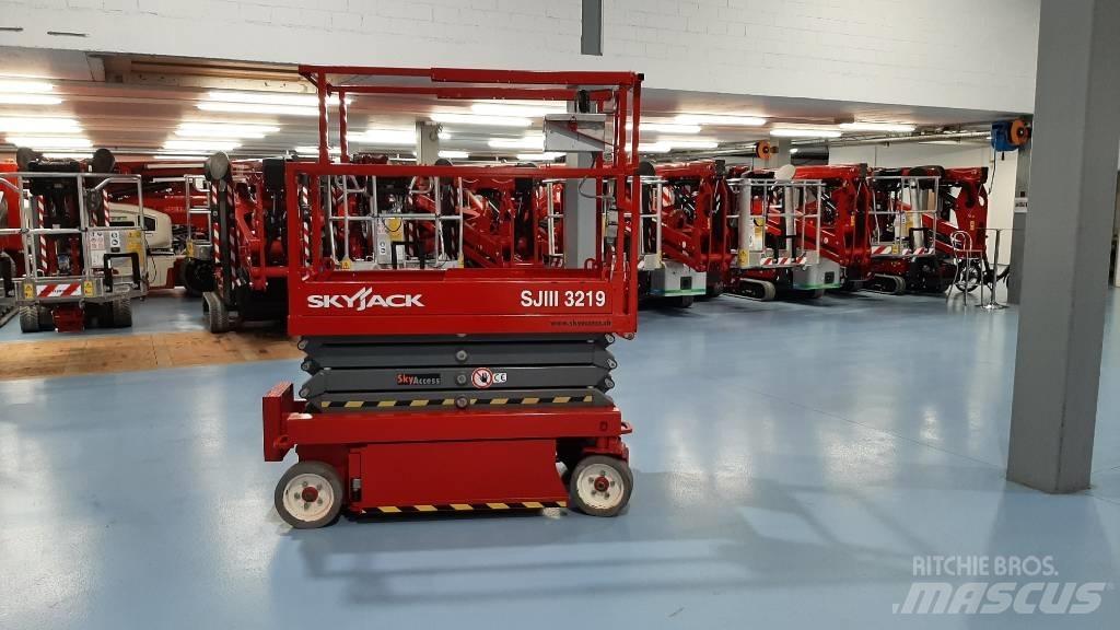 SkyJack SJIII 3219 Šķerveida pacēlāji