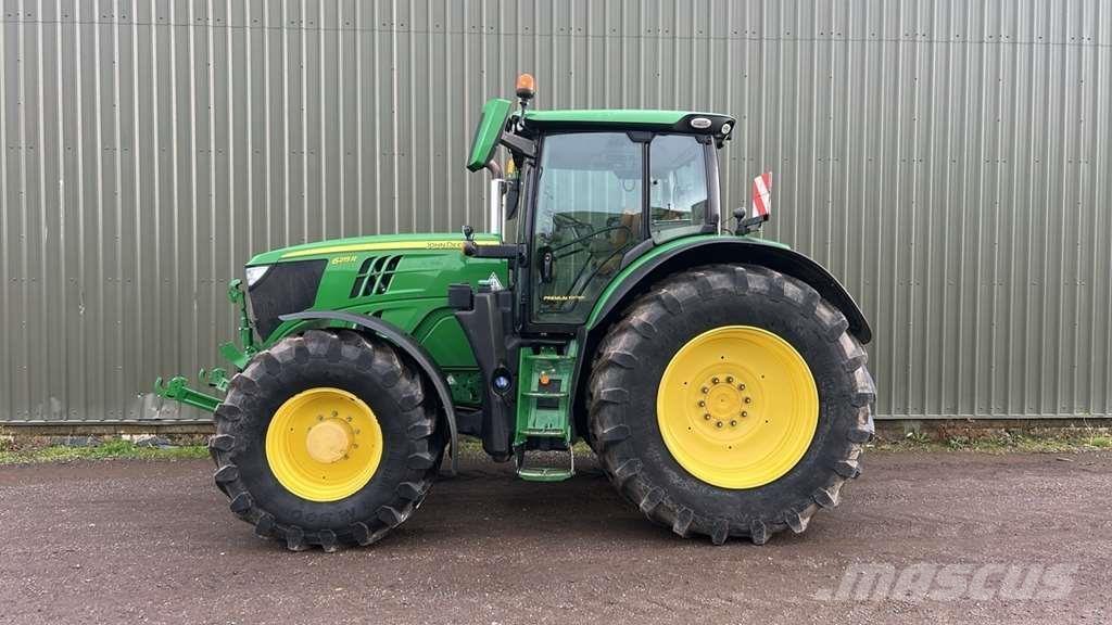 John Deere 6215R Traktori