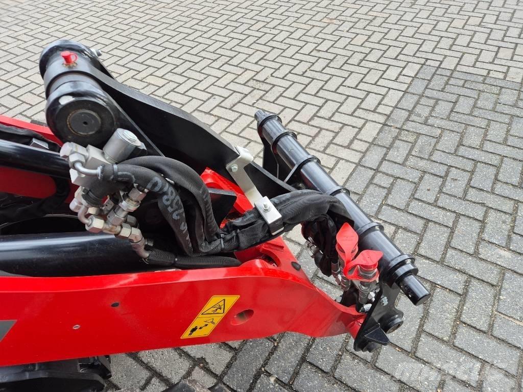 Manitou MLA 3-25 H Mini iekrāvēji