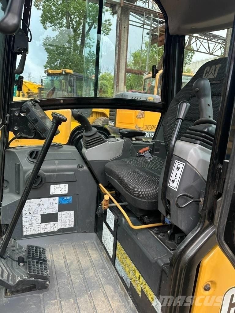 CAT 302 Mini ekskavatori < 7 t