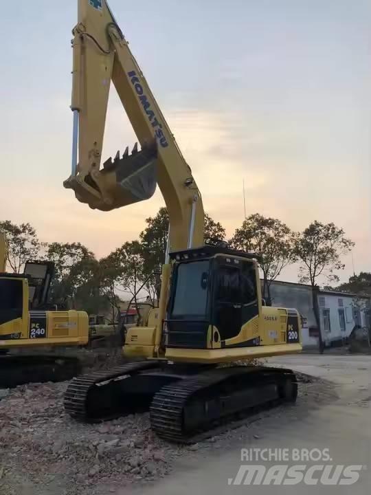 Komatsu PC200-8 Kāpurķēžu ekskavatori