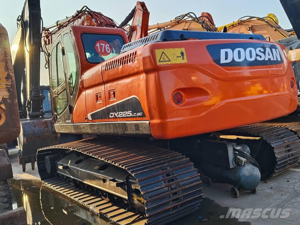 Doosan DX 225 LC Kāpurķēžu ekskavatori