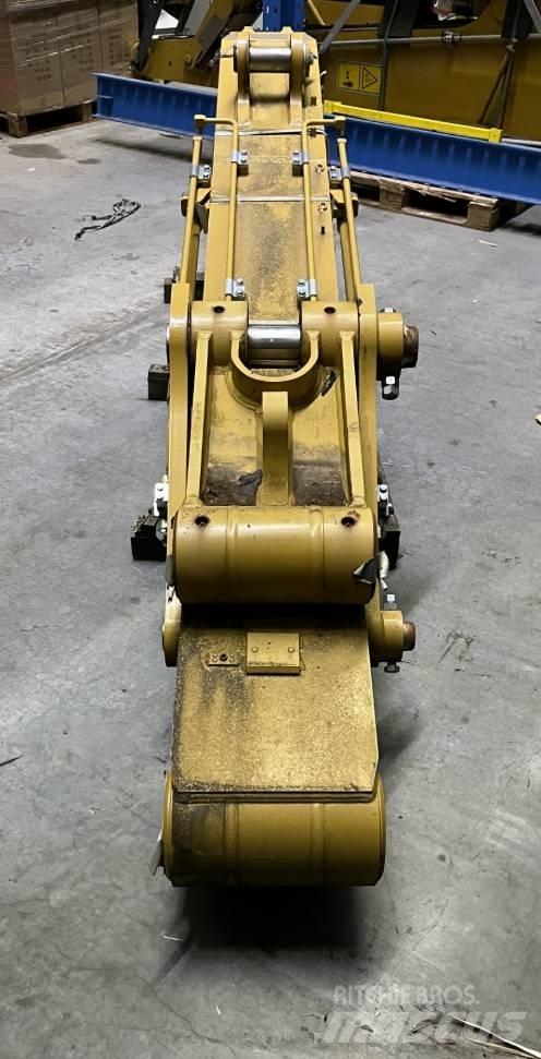 CAT 336 Strēles un kausi