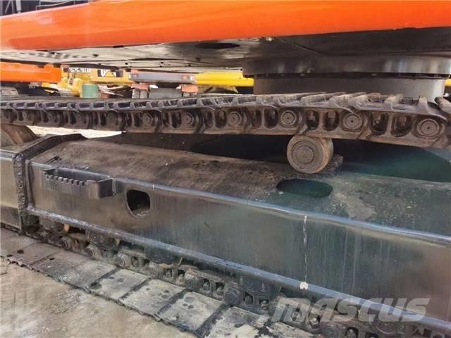 Hitachi EX 120 Kāpurķēžu ekskavatori