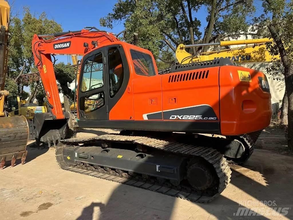 Doosan DX225-9C Kāpurķēžu ekskavatori