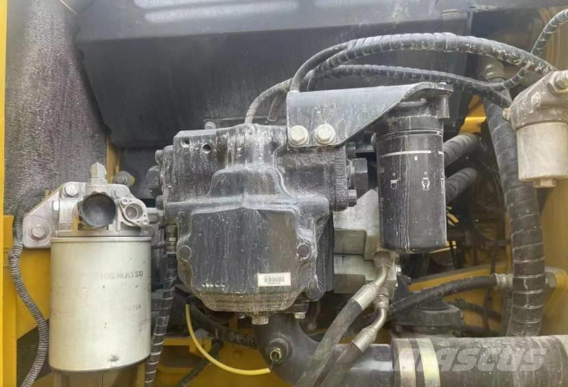 Komatsu 220-8K Kāpurķēžu ekskavatori