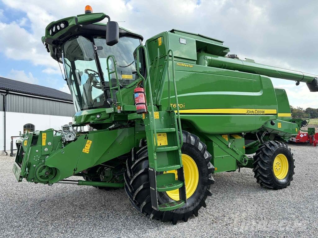 John Deere T 670 i Ražas novākšanas kombaini