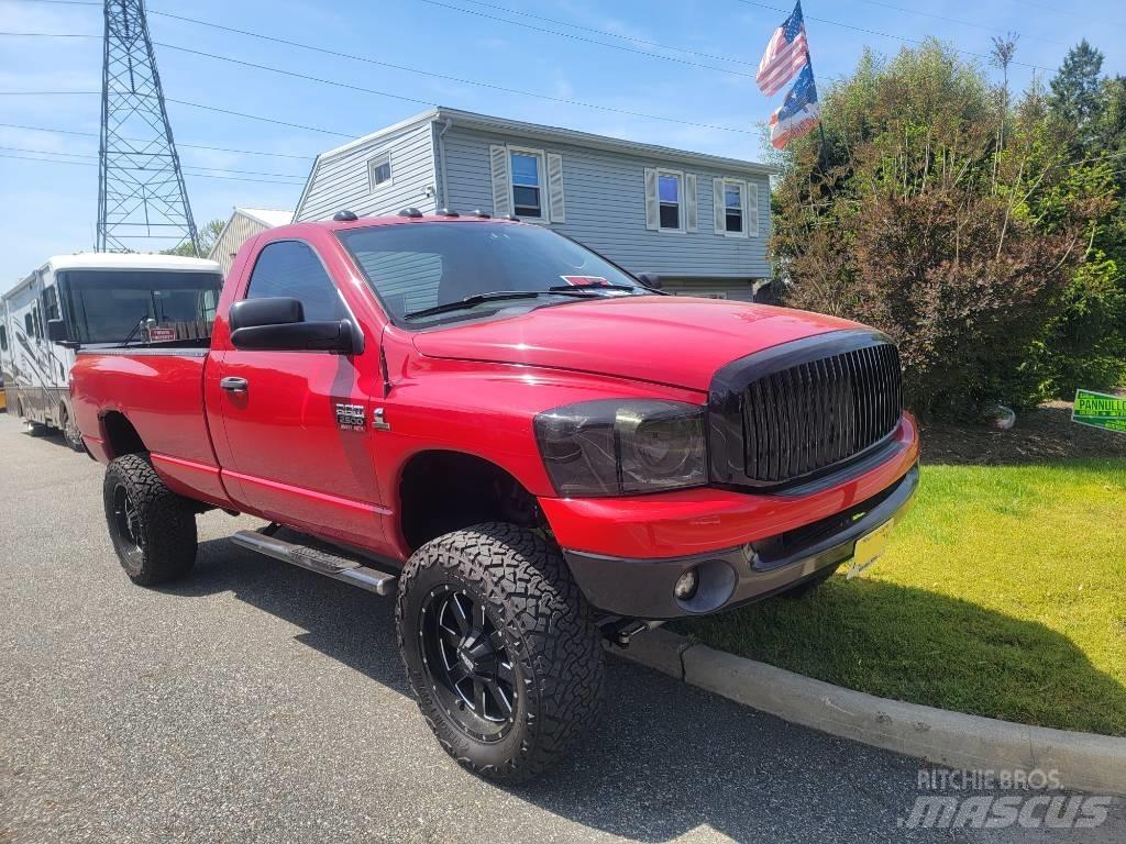 Dodge Ram 2500 Vieglais kravas automobilis/izkraušana no sāniem