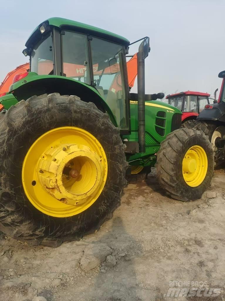 John Deere 6J-2104 Traktori