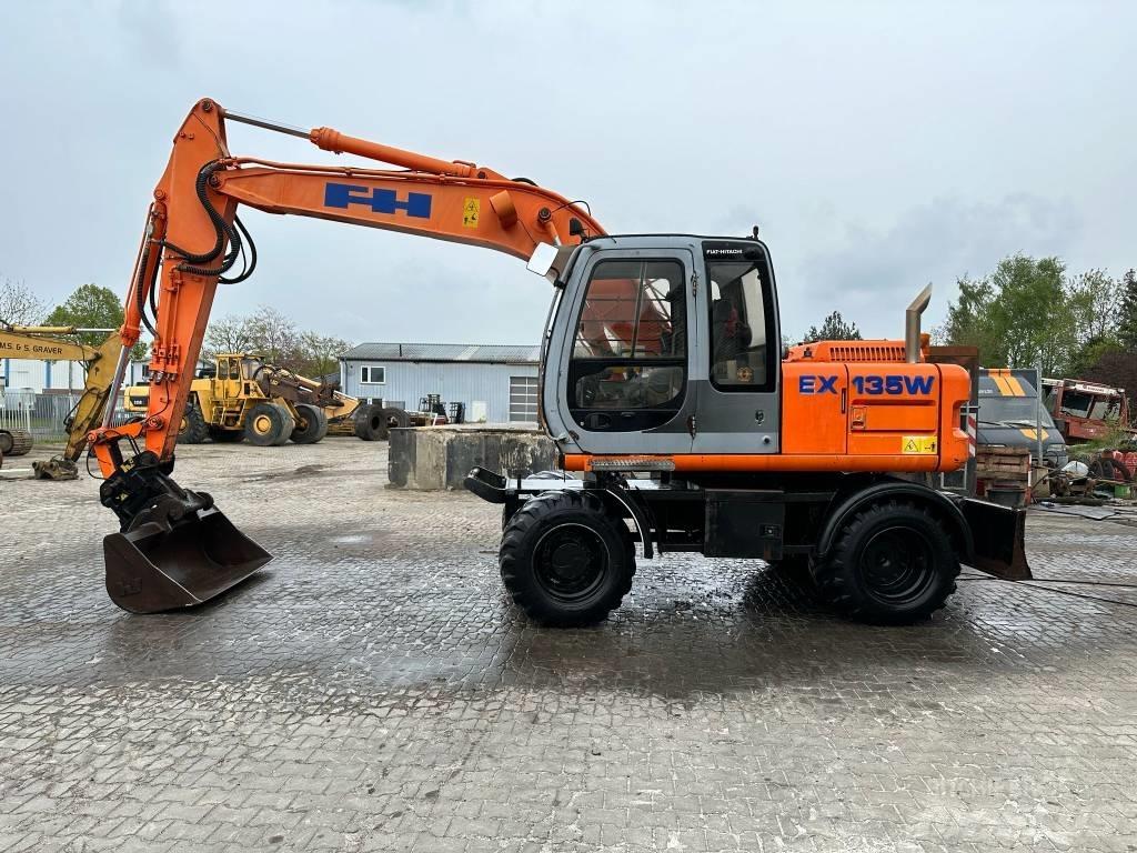 Hitachi EX135W Ekskavatori uz riteņiem