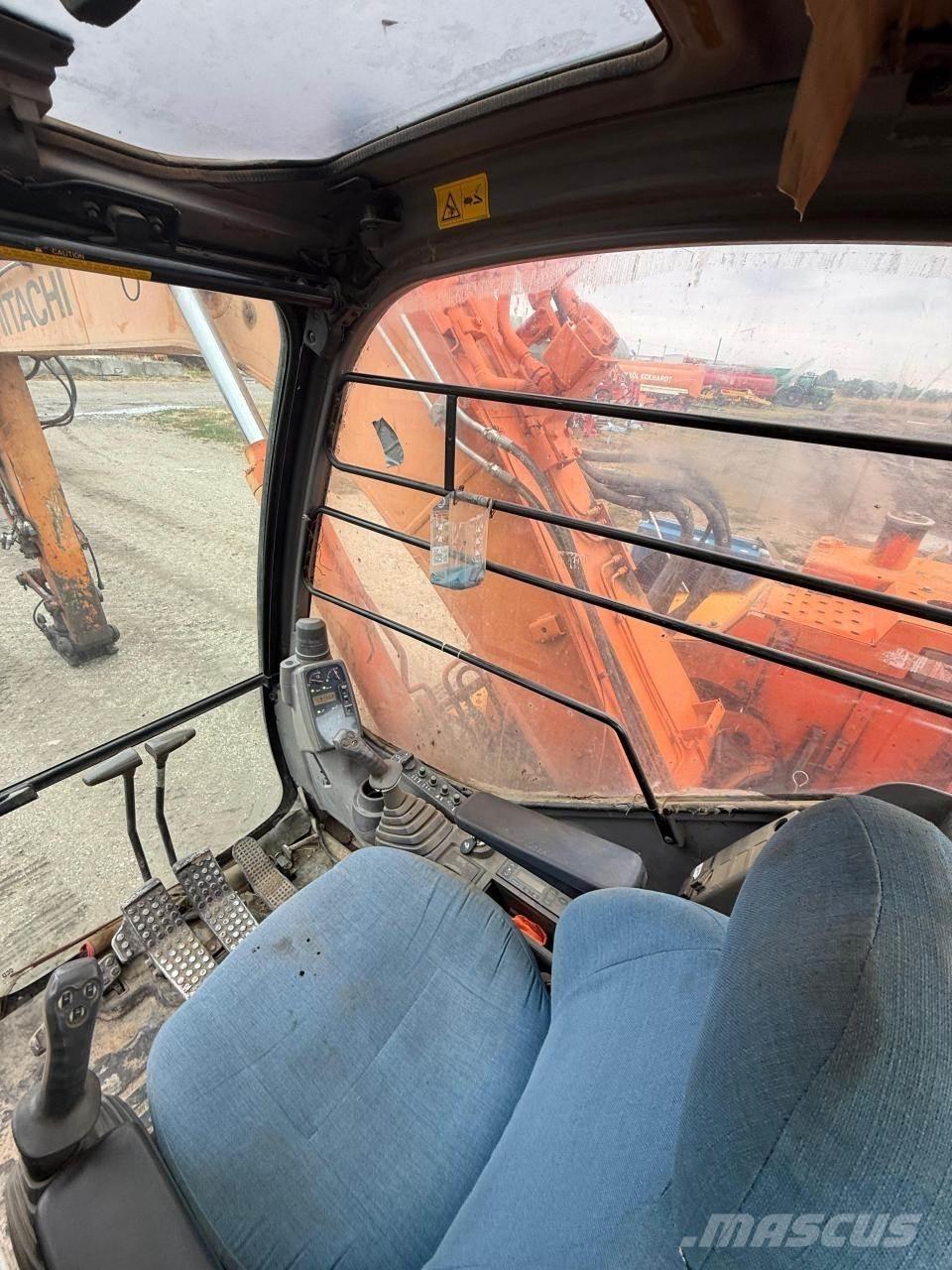 Hitachi ZX135US Kāpurķēžu ekskavatori
