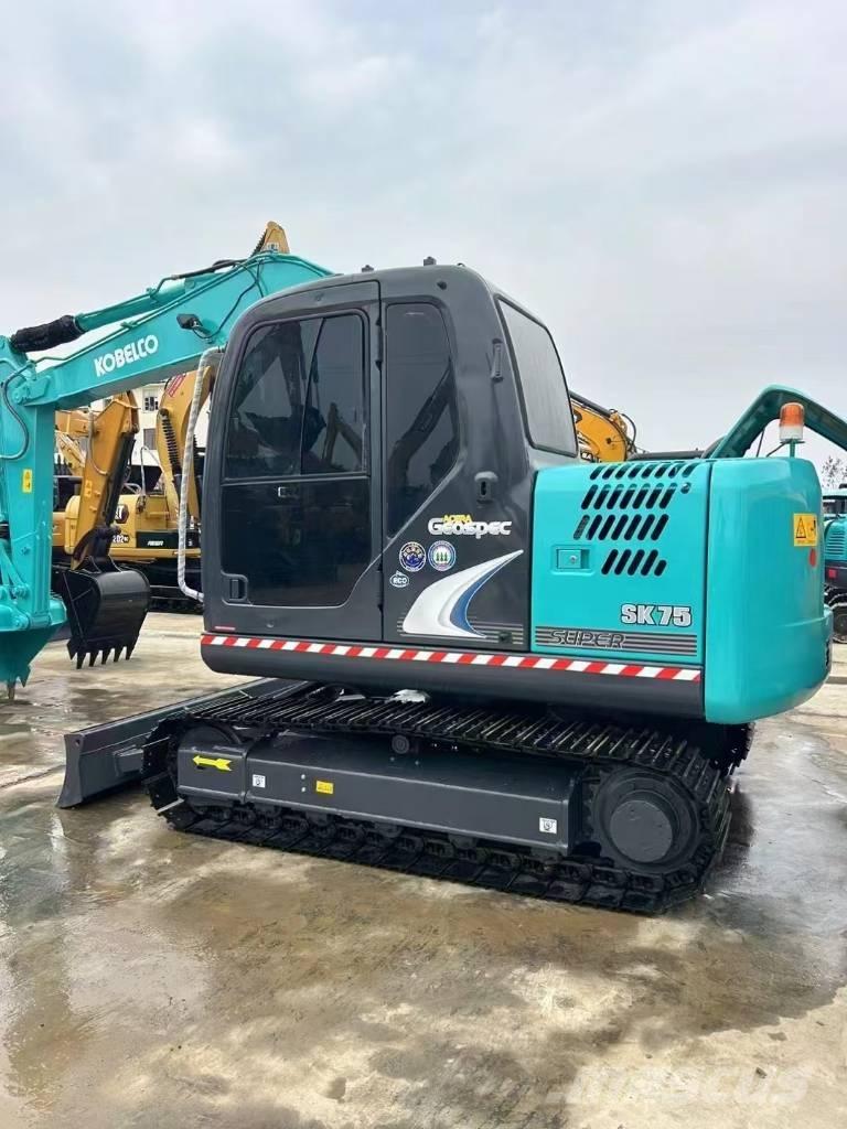 Kobelco SK 75 Kāpurķēžu ekskavatori