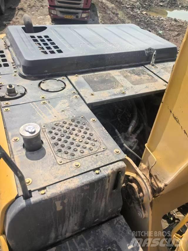 Sumitomo SH200-5 Kāpurķēžu ekskavatori