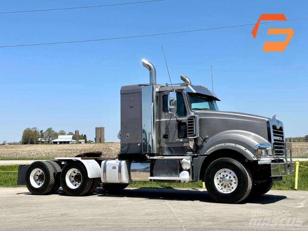 Mack Titan TD 713 Šasija ar kabīni