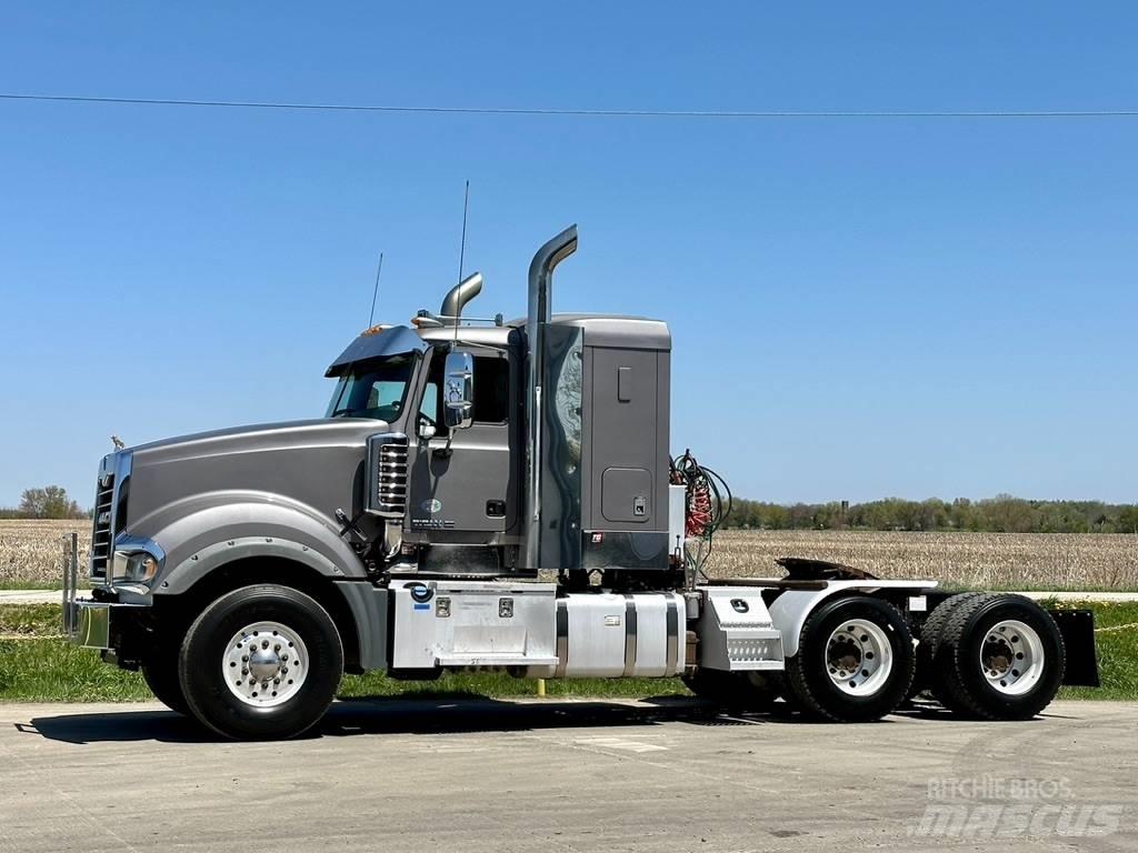 Mack Titan TD 713 Šasija ar kabīni