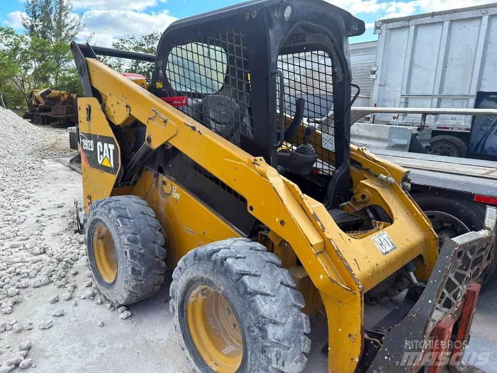 CAT 262 D Lietoti riteņu kompaktiekrāvēji