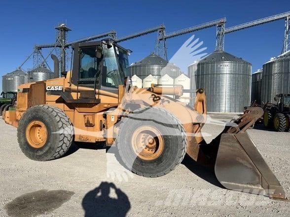 CASE 821C Iekrāvēji uz riteņiem