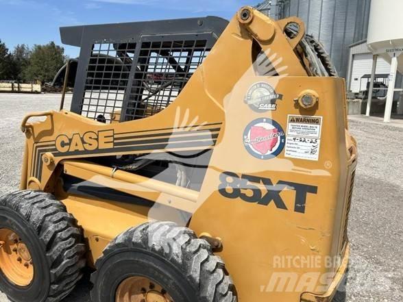 CASE 85XT Lietoti riteņu kompaktiekrāvēji