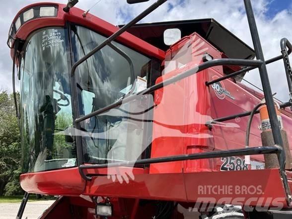 Case IH 2588 Ražas novākšanas kombaini
