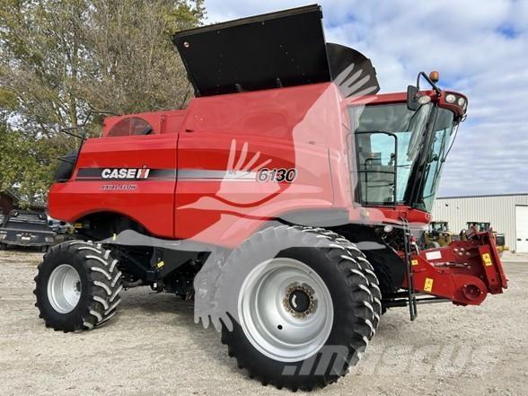 Case IH 6130 Ražas novākšanas kombaini