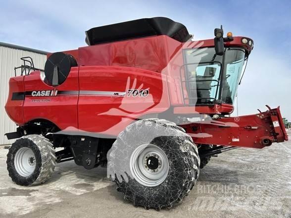 Case IH 7010 Ražas novākšanas kombaini