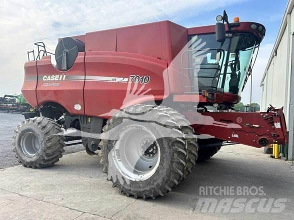 Case IH 7010 Ražas novākšanas kombaini