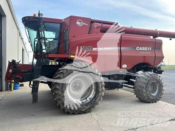 Case IH 7010 Ražas novākšanas kombaini