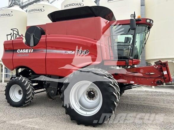 Case IH 7010 Ražas novākšanas kombaini