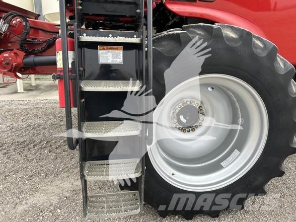 Case IH 7010 Ražas novākšanas kombaini