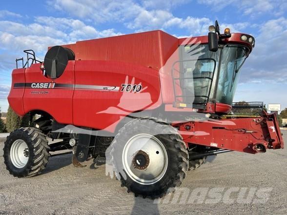Case IH 7010 Ražas novākšanas kombaini