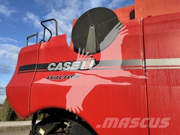 Case IH 7010 Ražas novākšanas kombaini