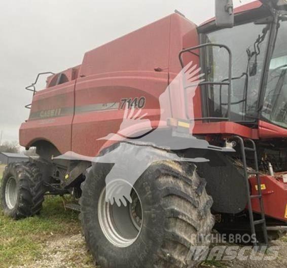 Case IH 7140 Ražas novākšanas kombaini
